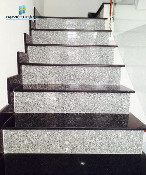 Cau-thang-da-trang-suoi-lau