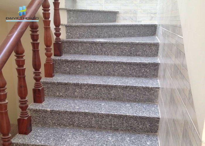 Cau-thang-trang-suoi-lau