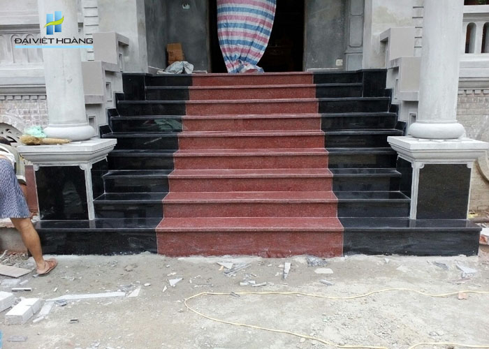 đá ốp bậc tam cấp dải thảm đỏ
