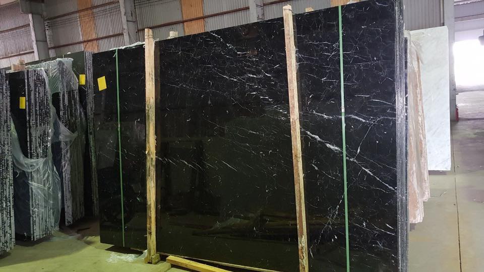 Hình ảnh slab đá đen tia chớp